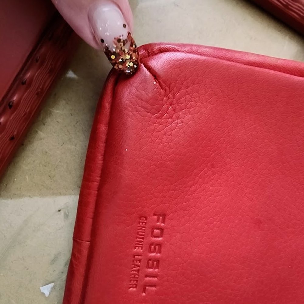 Red Fossil Wallet - image 7